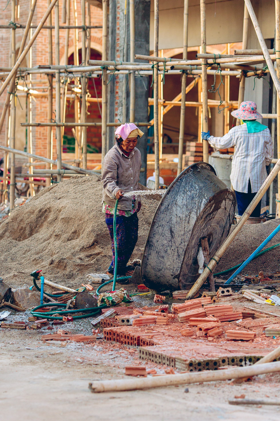alt text Women on building sites is common in Thailand.